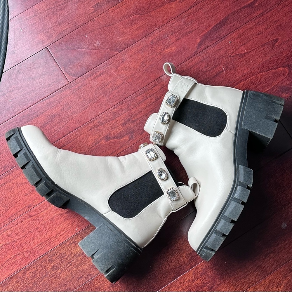 Chunky Chelsea Ankle Boots with Jewel Strap – Cream Pull On by Steve Madden 9.5 - Picture 6 of 7
